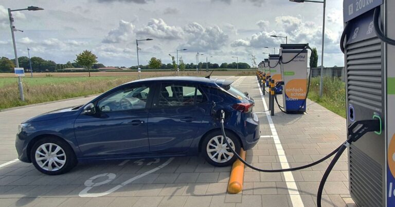 E-Mobilität bewegt Bürgerinnen und Bürger